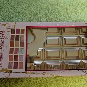 I ❤️ Revolution Eyeshadow Marble Rose Gold Palette Buy 2 Get 1 Free